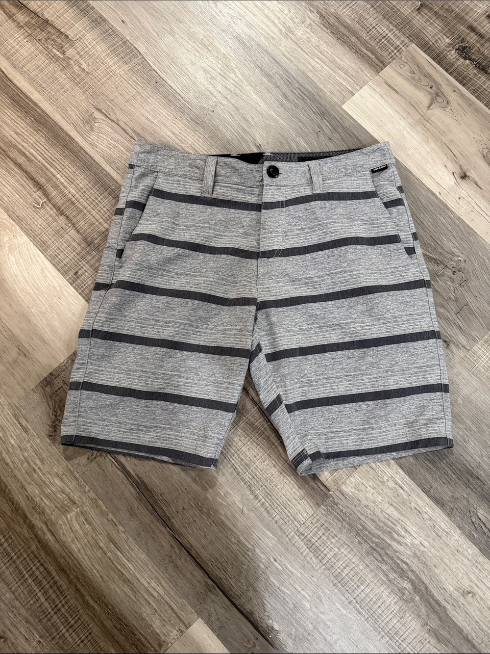 Men’s Volcom shorts 31 striped